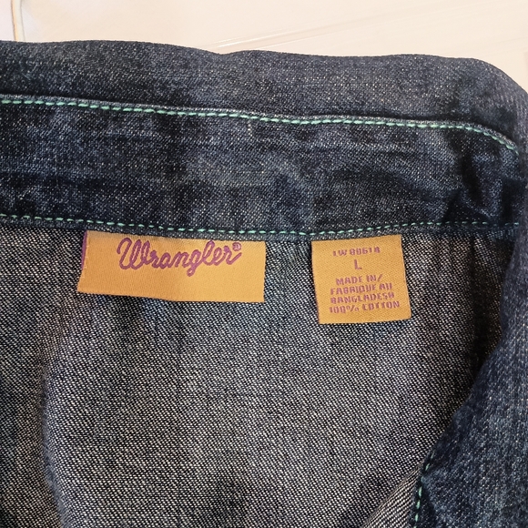 Wrangler Denim Embroidered Western Shirt - Picture 7 of 8